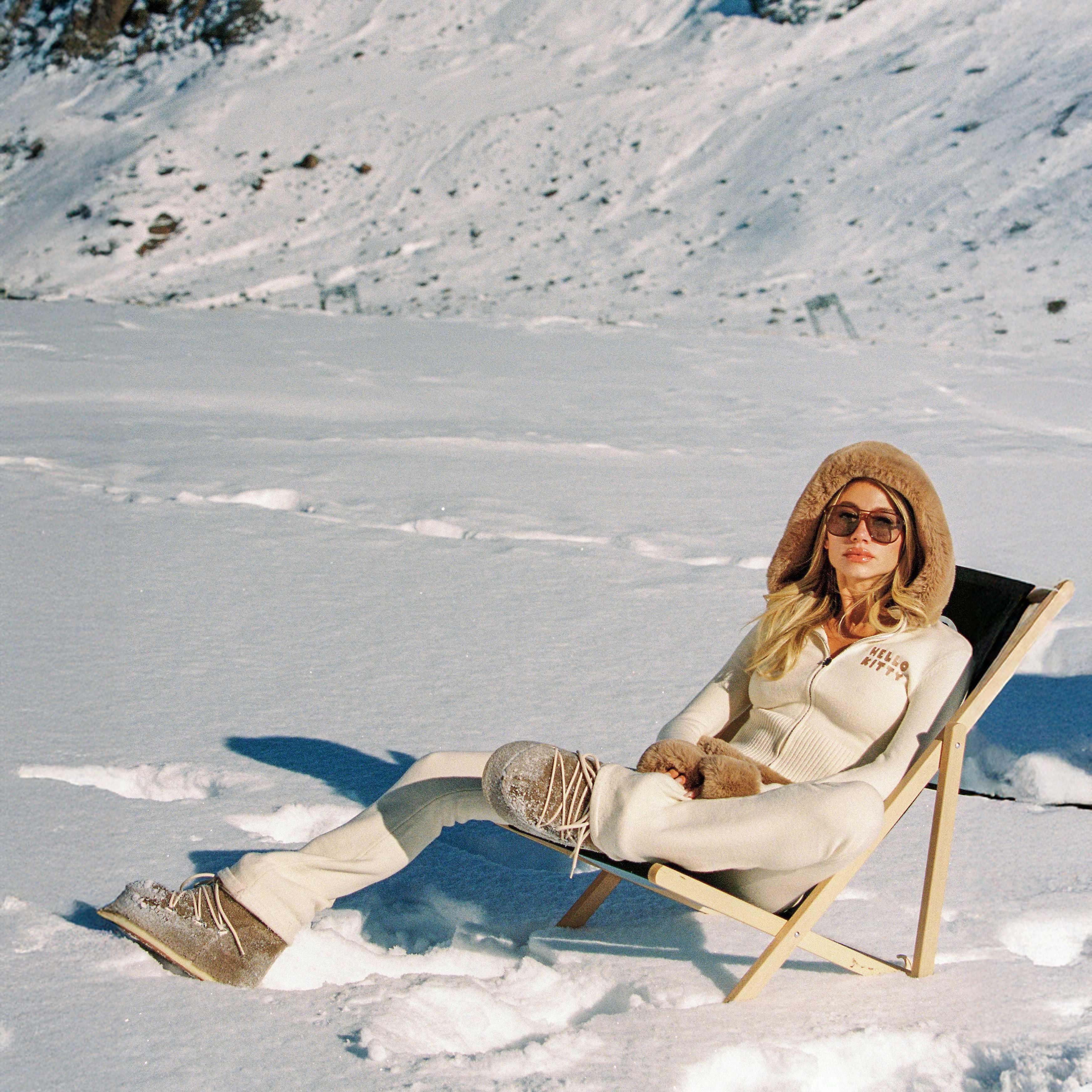 Cozy Cat Set: Hello Kitty Cream Jacket & Pants